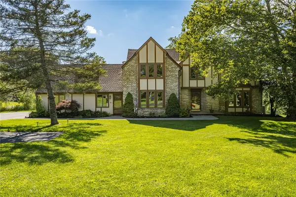237 W Bloomfield Road, Pittsford, NY 14534