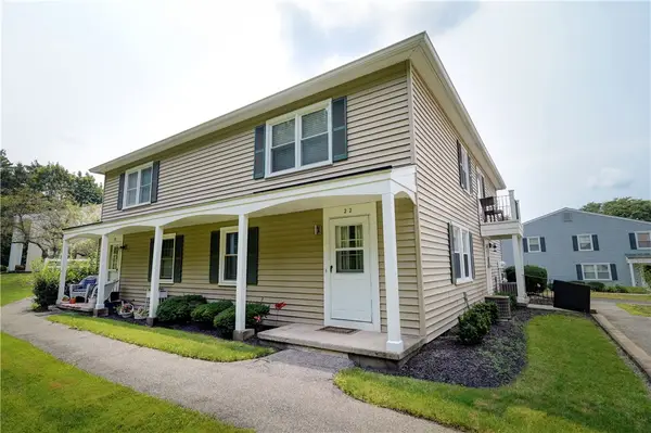 22 Falcon Lane, Fairport, NY 14450