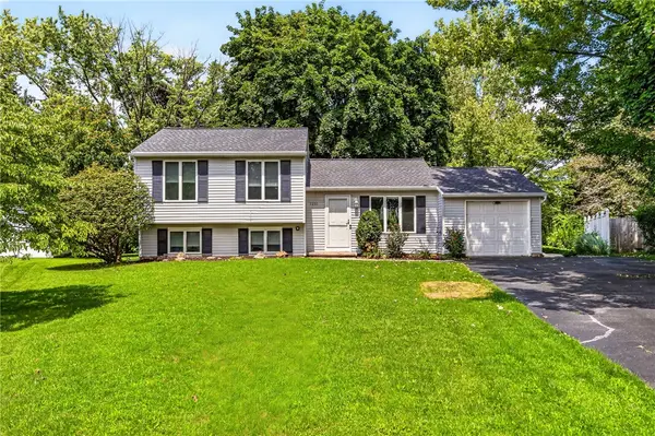 1251 Pine Hill Lane, Farmington, NY 14425