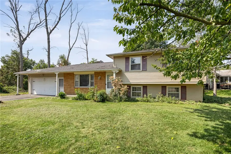 879 Maiden Aka 11 Black Walnut Dr Lane, Rochester, NY 14615 - #3