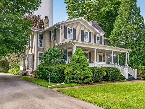 10 Craigie Street, Le Roy, NY 14482
