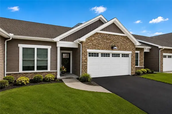 127 Cedarway Circle #402, Webster, NY 14580