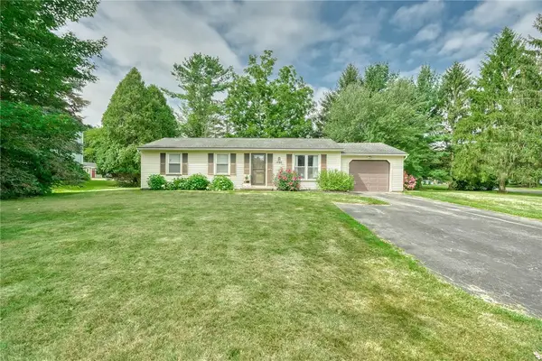 1127 Lake Park Lane, Webster, NY 14580