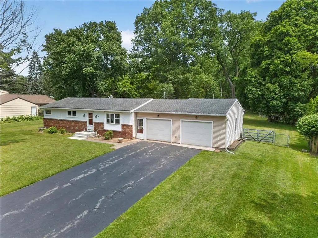 17 Briarwood Lane, Fairport, NY 14450 - #1