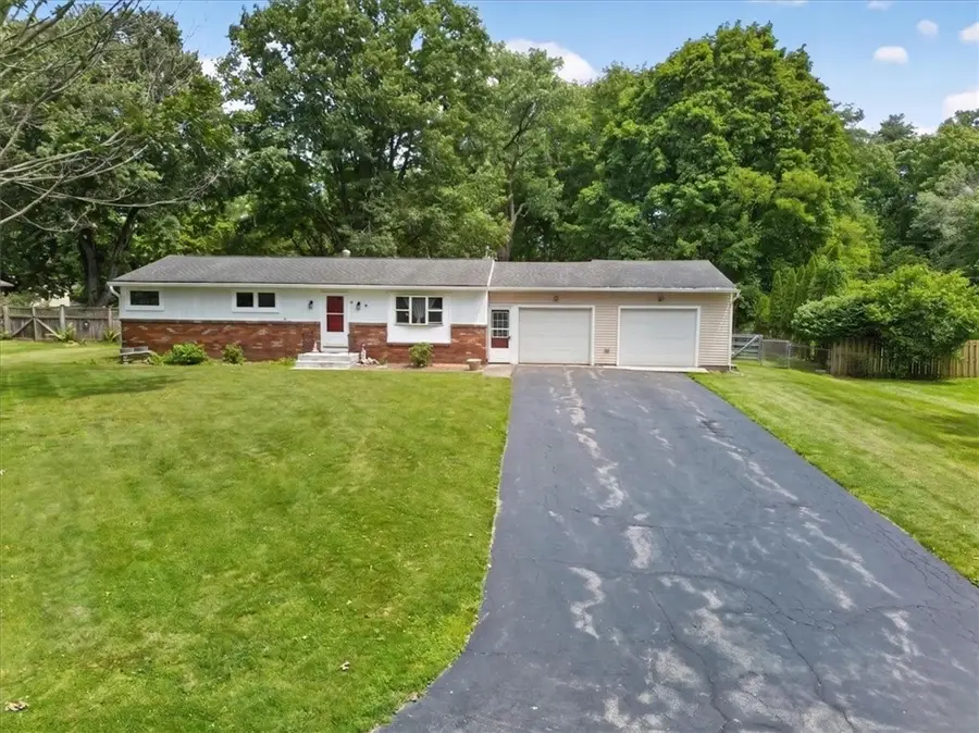 17 Briarwood Lane, Fairport, NY 14450 - #3