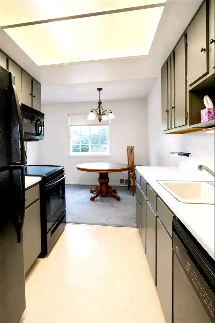24 Colonial Parkway #F, Pittsford, NY 14534 - #2