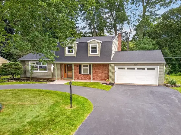 86 Sunset Trail W, Fairport, NY 14450