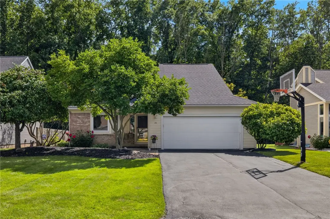 19 Old Winding Lane, Fairport, NY 14450 - #1