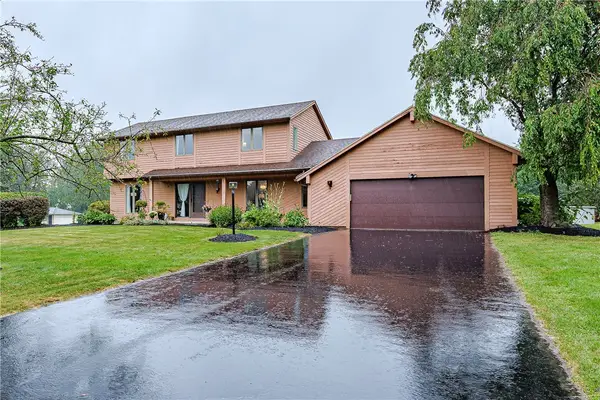 11 Pine Brook Circle, Penfield, NY 14526