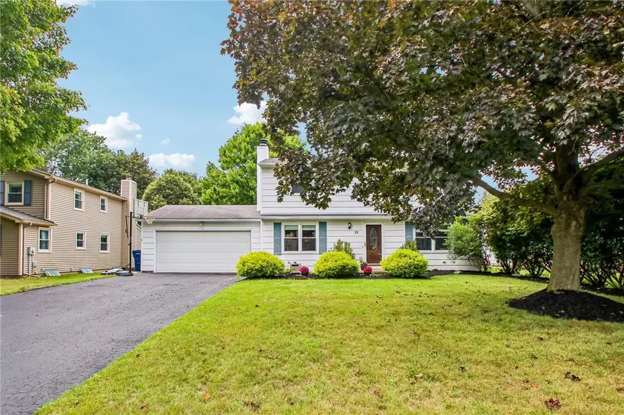 19 Aconbury Drive, Fairport, NY 14450 - #3