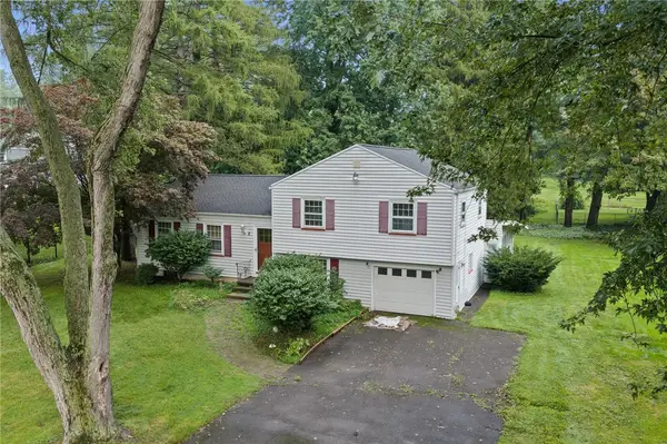 8 Kirklees Road, Pittsford, NY 14534