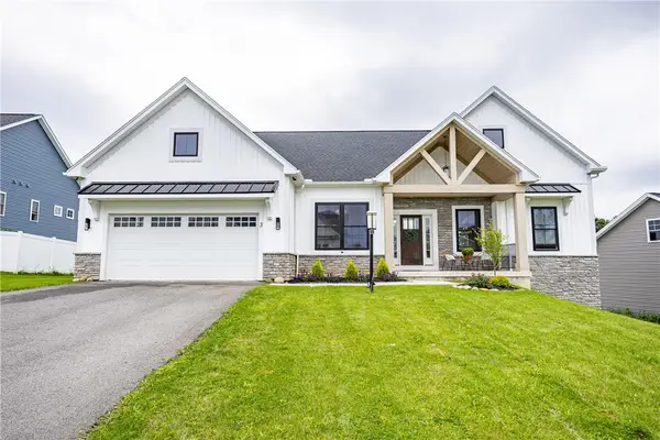 3 Black Wood Circle, Pittsford, NY 14534