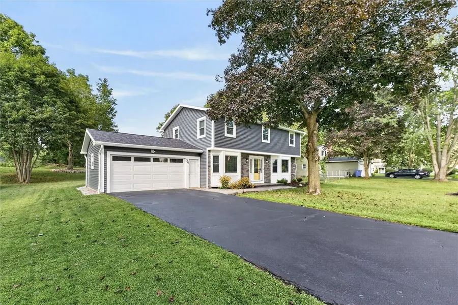 39 Heatherwood Rd, Fairport, NY 14450 - #2