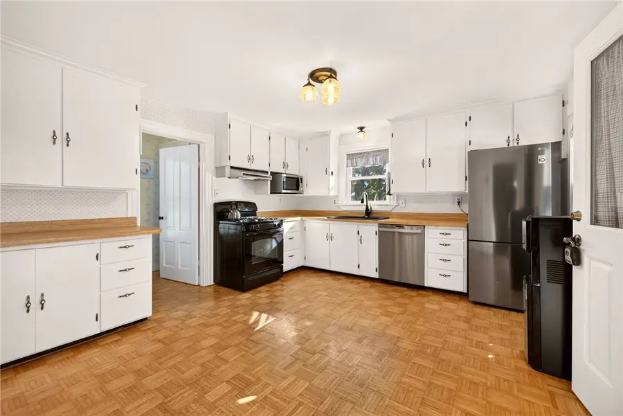 1142 Bay Rd, Webster, NY 14580 - #2