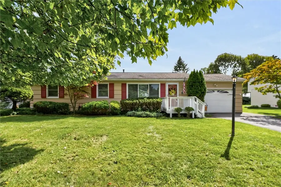 65 Brentwood Lane, Fairport, NY 14450 - #2