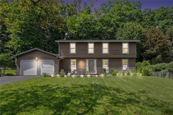 25 Chipping Ridge, Fairport, NY 14450
