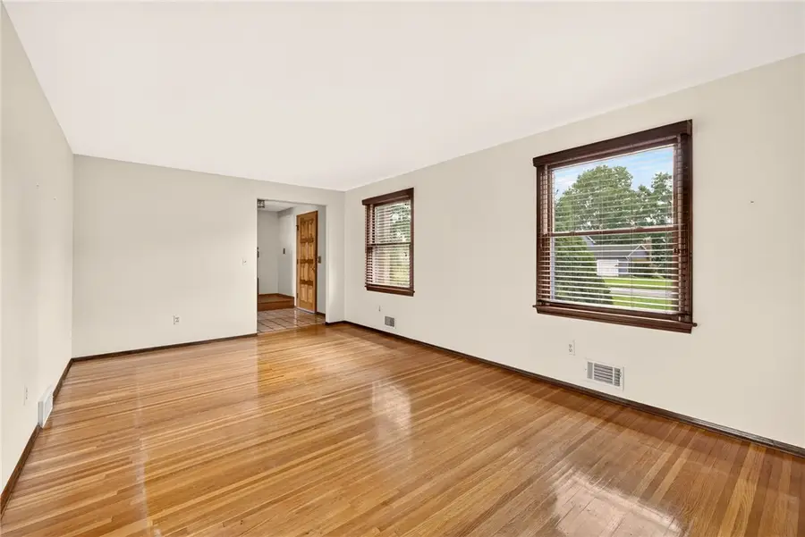 16 Golf Stream Dr, Penfield, NY 14526 - #3