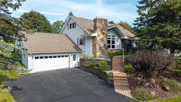 44 Hillcrest Dr, Victor, NY 14564