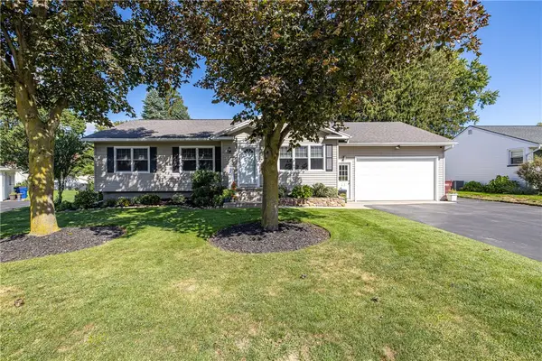 8 Nile Drive, Rochester, NY 14622