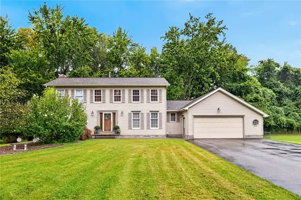 619 Galbro Circle, Webster, NY 14580
