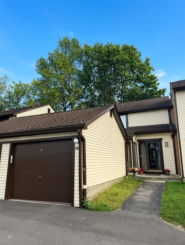 1252 Charlesgate Circle, Williamsville, NY 14051