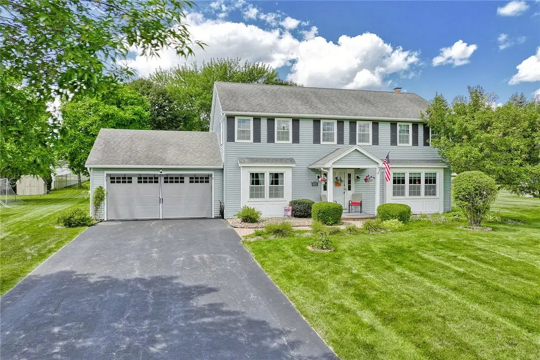 25 Rosscommon Crescent, Fairport, NY 14450 - #1