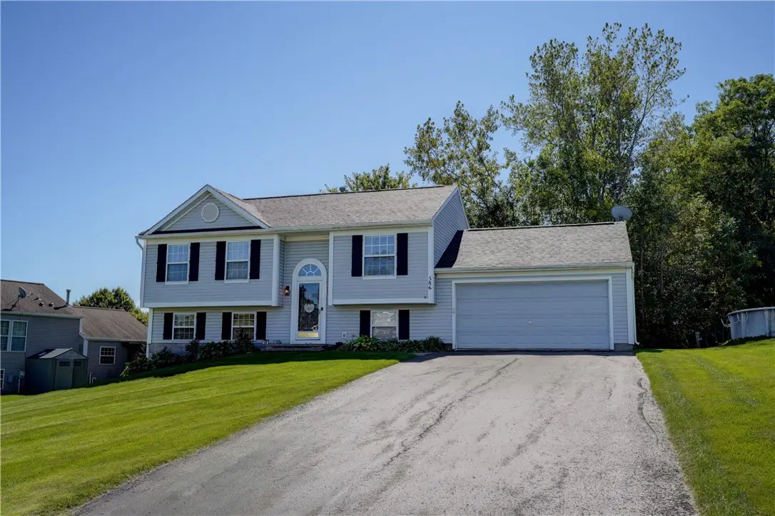 586 Crows Nest Ln, Macedon, NY 14502 - #1