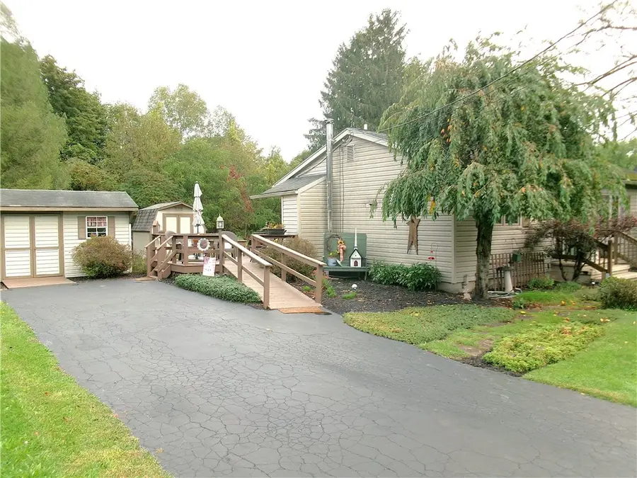 2046 E Palmyra Port Gibson Rd, Palmyra, NY 14522 - #2