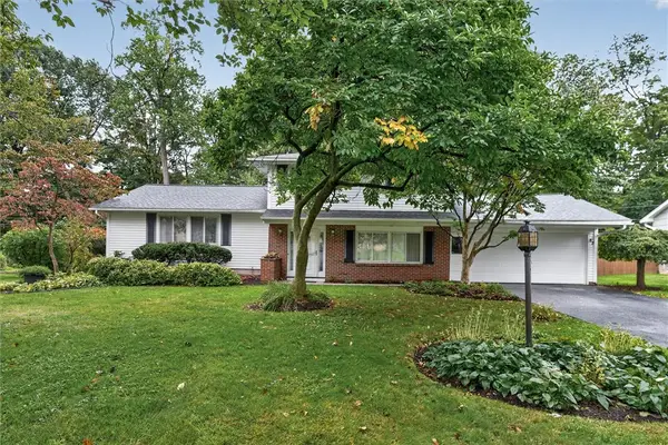 82 Kensington Court, Rochester, NY 14612