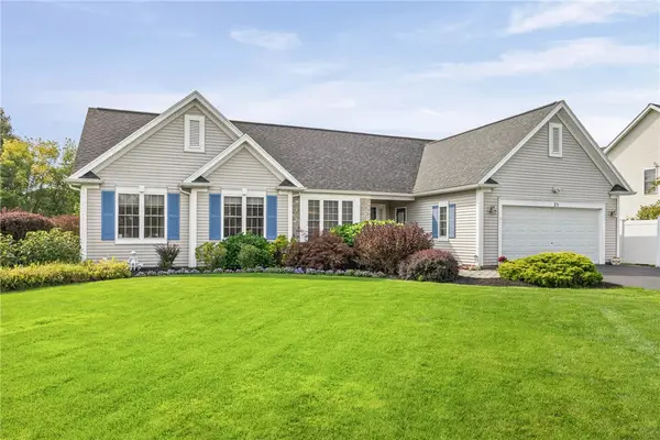 25 Acorn Valley Trl, Rochester, NY 14624