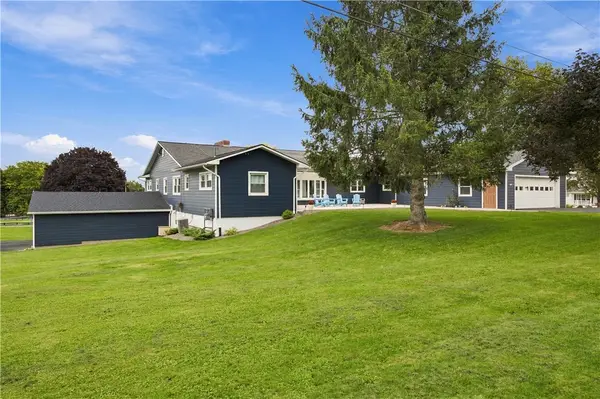 56 White Springs Ln, Geneva, NY 14456