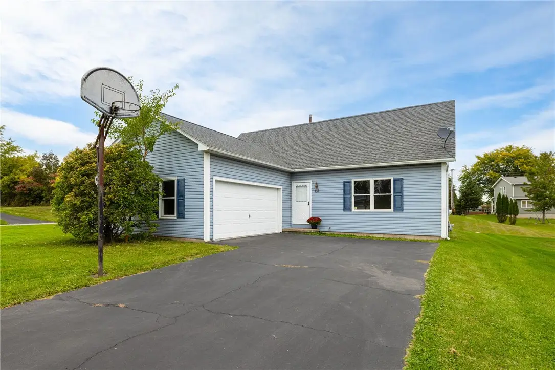 132 Grangerford Hts, West Henrietta, NY 14586 - #1