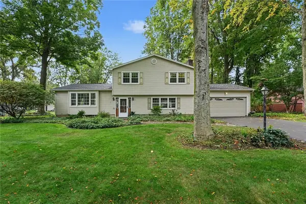11 Tall Tree Ln, Fairport, NY 14450