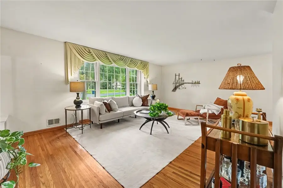 11 Tall Tree Ln, Fairport, NY 14450 - #3