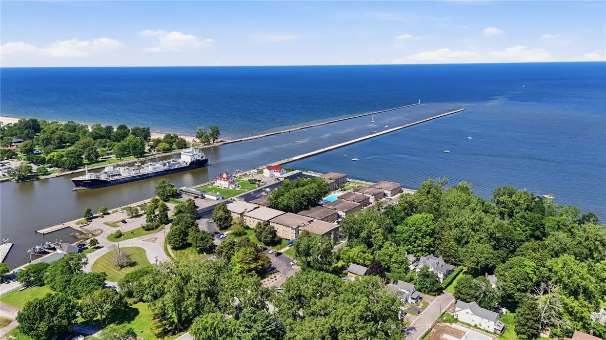 811 Westage At The Harbor, Rochester, NY 14617 - #1