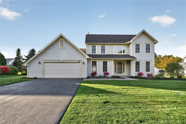 1491 Chigwell Ln N, Webster, NY 14580