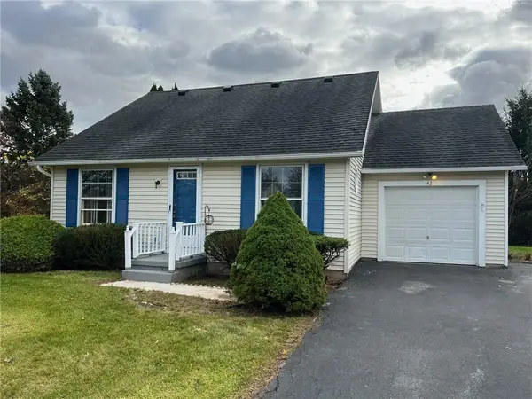 42 Woodstock Lane, Brockport, NY 14420