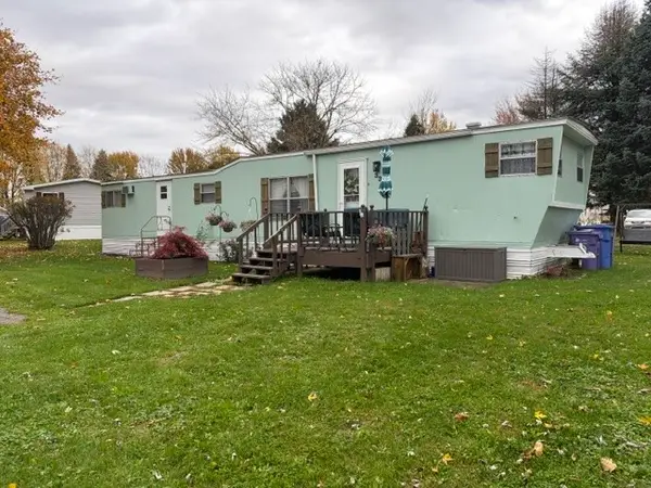 1622 Hennessey Rd, Ontario, NY 14519