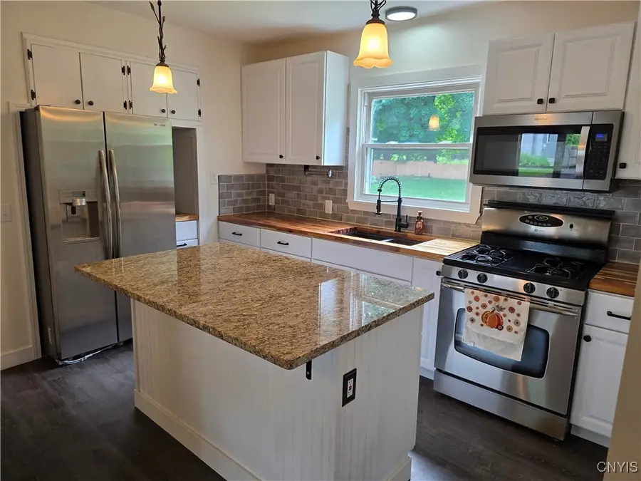 523 Cleveland Boulevard, Fayetteville, NY 13066 - Image #3