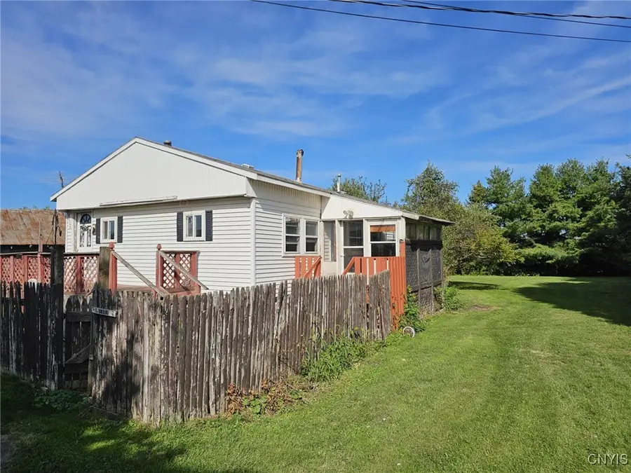 8137 Grant Avenue Road, Weedsport, NY 13166 - Image #2