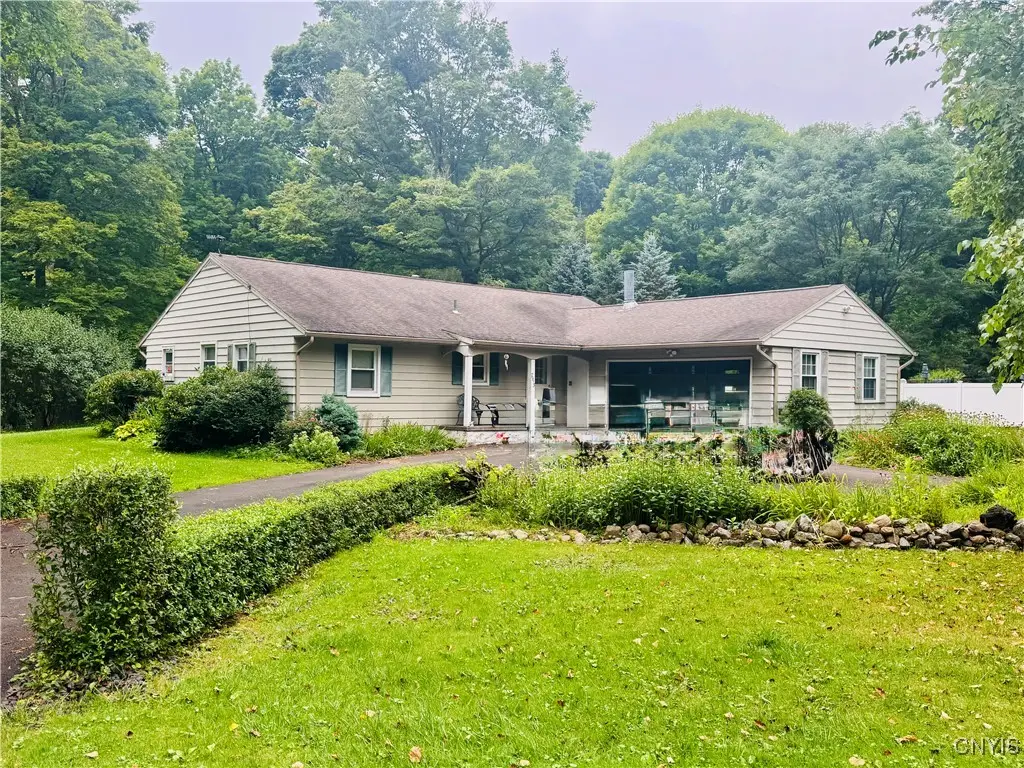 7913 Glenbrook Drive, Baldwinsville, NY 13027 - Image #1