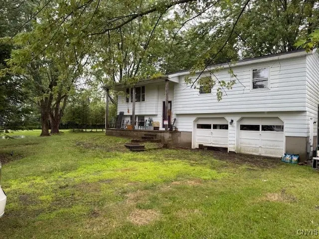 6 Meadowbrook Drive, New Hartford, NY 13413 - Image #2