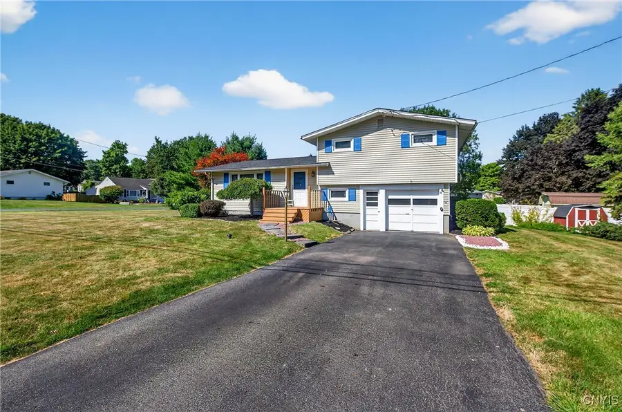 201 Peterson Drive, Camillus, NY 13031 - Image #2