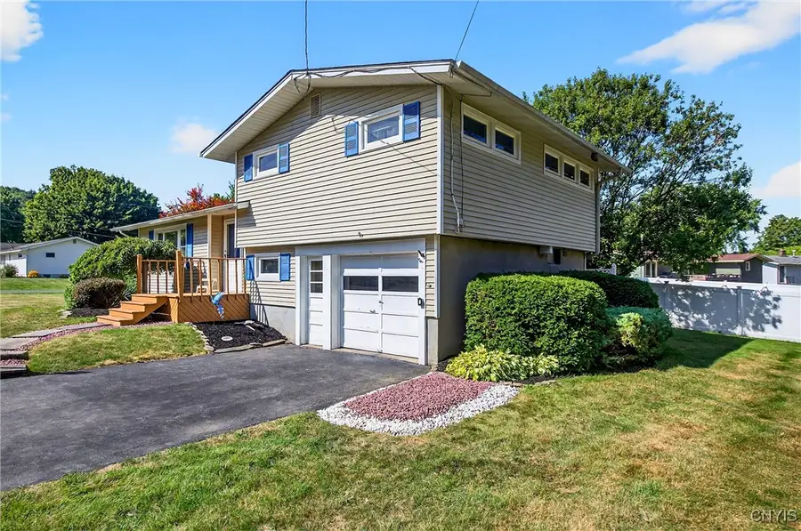 201 Peterson Drive, Camillus, NY 13031 - Image #3