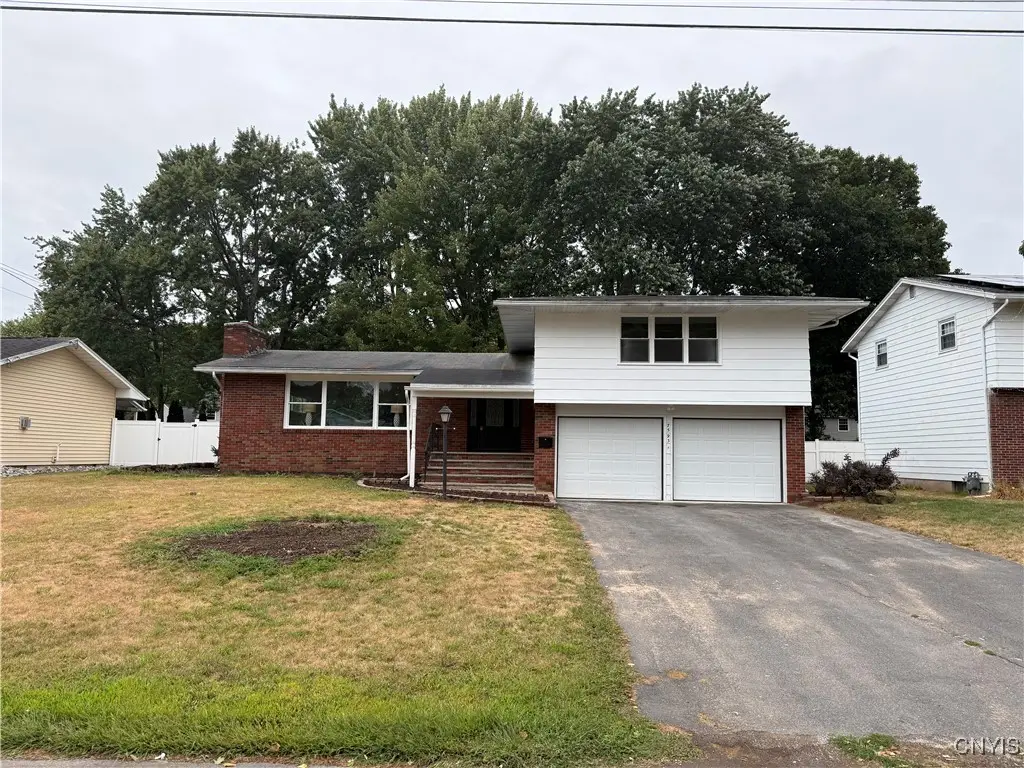 7593 Daphne Drive, Syracuse, NY 13212 - Image #1