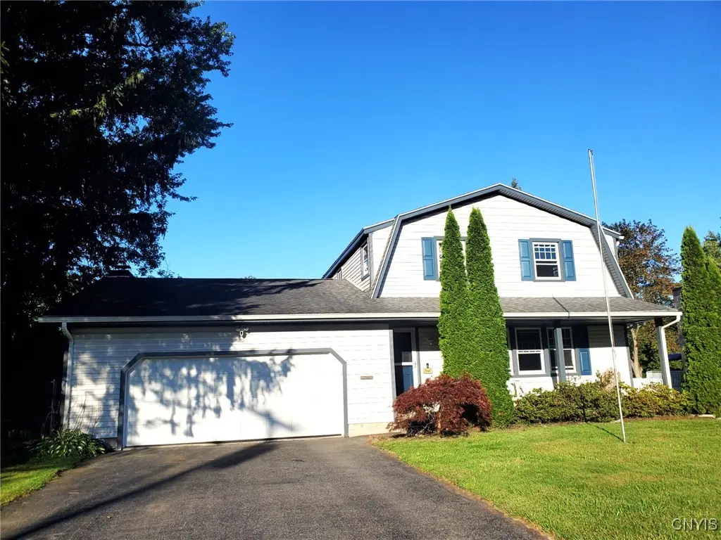 7645 Admiral Drive, Liverpool, NY 13090 - Image #1