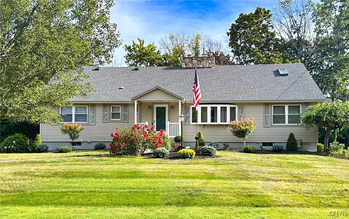 22 Canterbury Road, New Hartford, NY 13413 - Image #1