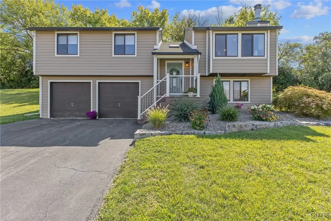 229 Woodmont Drive, Camillus, NY 13031 - Image #1