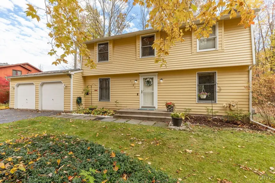 3195 Fields End Drive, Baldwinsville, NY 13027 - Image #2