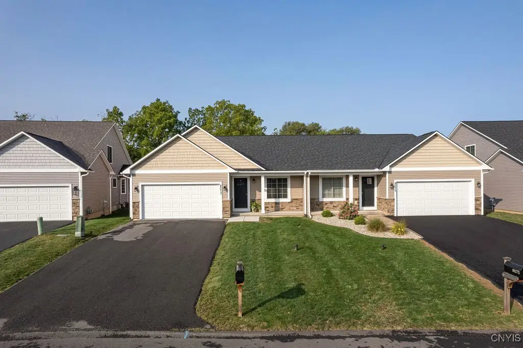 8073 Forest Ridge Lane, Baldwinsville, NY 13027 - Image #1